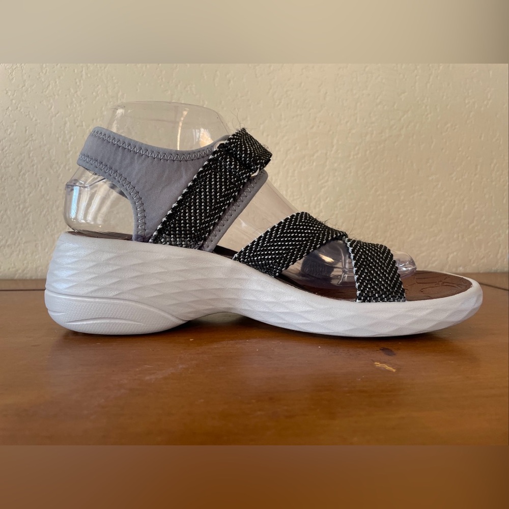 BZees Womens Jive Sandals Mary Jane Wedge Open Toe Sz Black & White Sz 8 - Picture 3 of 11